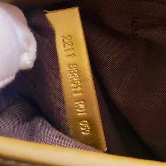 FENDI Gold Mirrored Leather B Shoulder Bag - Picture 8 of 12